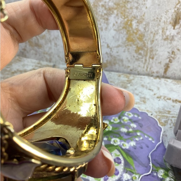 Sarah Coventry Versailles Gold and Green Art Glass Cuff And Clips  Set - Picture 4 of 7